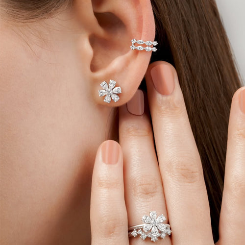 Elegansi Anting Berlian Mewah dalam Desain Floral
