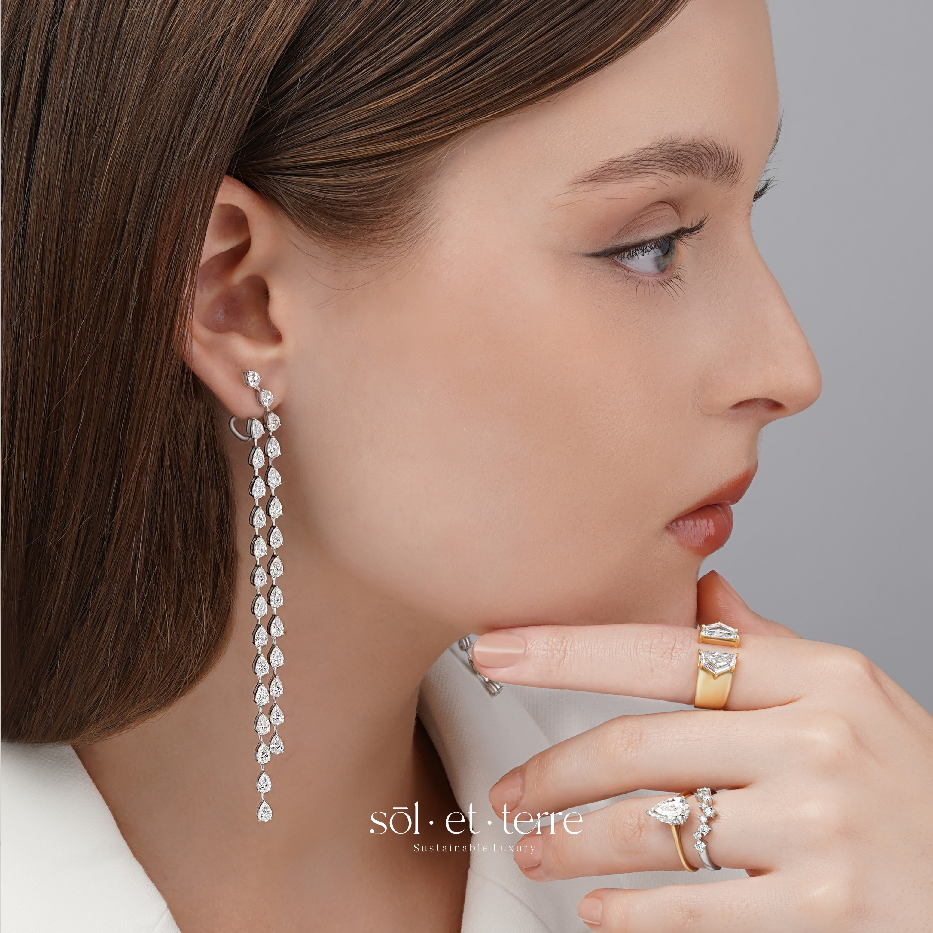 5 Jenis Anting Berlian yang Wajib Dimiliki Pecinta Perhiasan