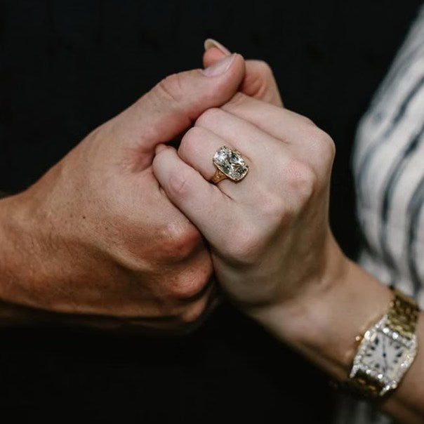 Melihat Lebih Dekat Cincin Taylor Swift yang Bikin Iri Sejagat