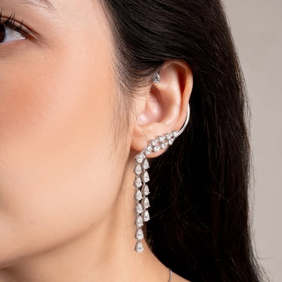 Face-Flattering Diamonds: Panduan Memilih Anting Berlian Sesuai Bentuk Wajah