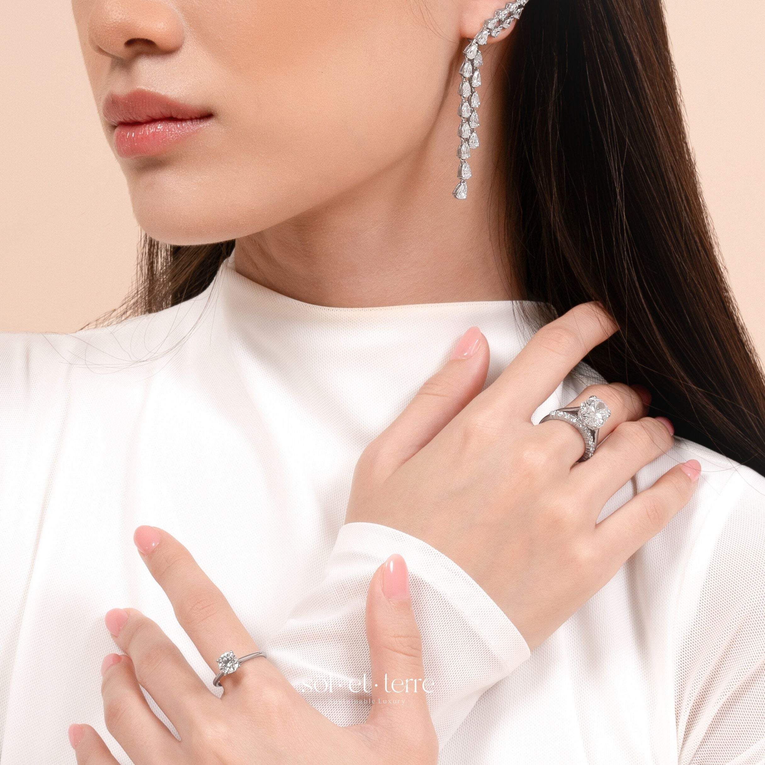 Berlian dan Denim: Ketika Duo Fashion Classic Legends Bertemu