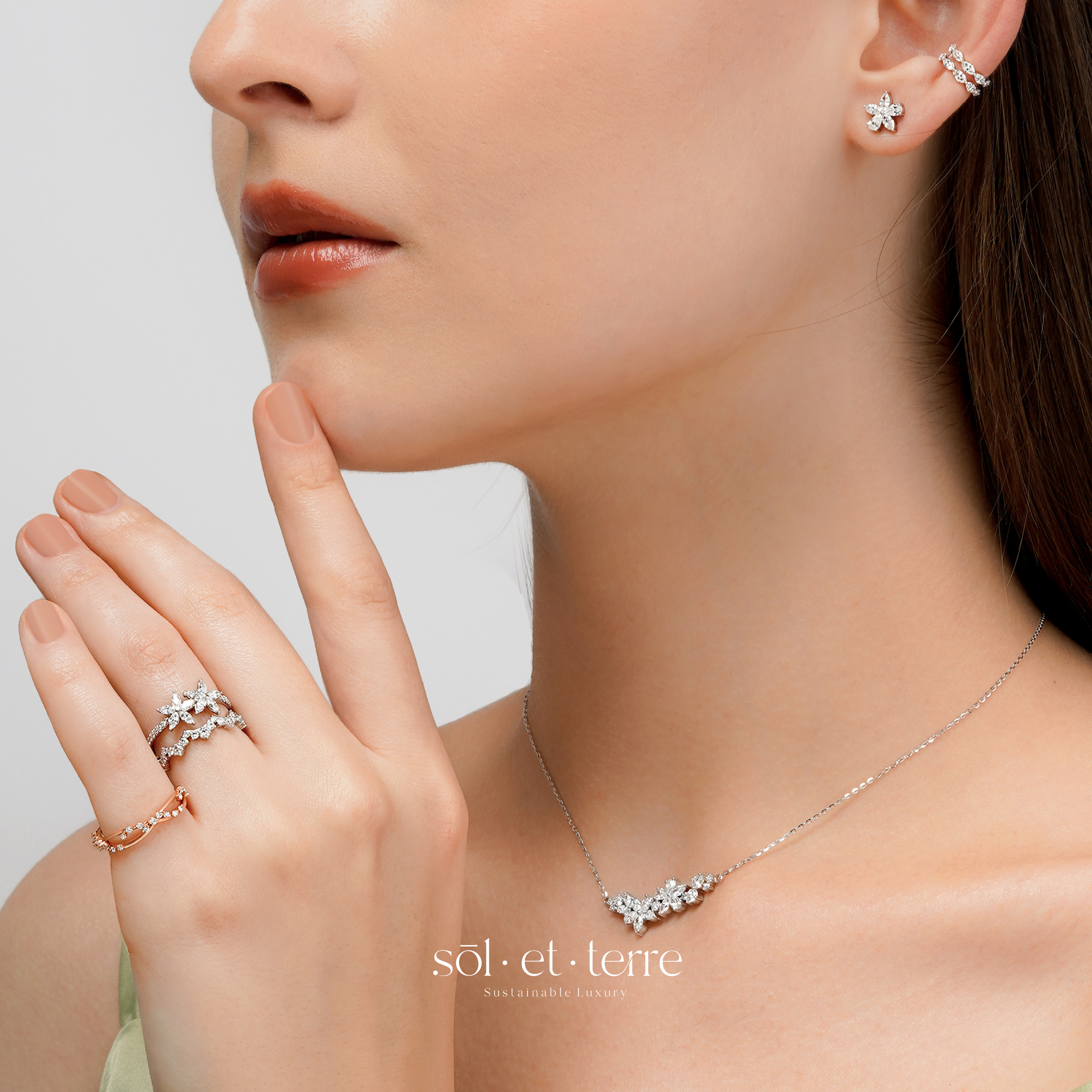 Shop brilliant Round Cut Diamonds—timeless sparkle, exceptional clarity, fully certified GIA and IGI. Only at Sol et Terre