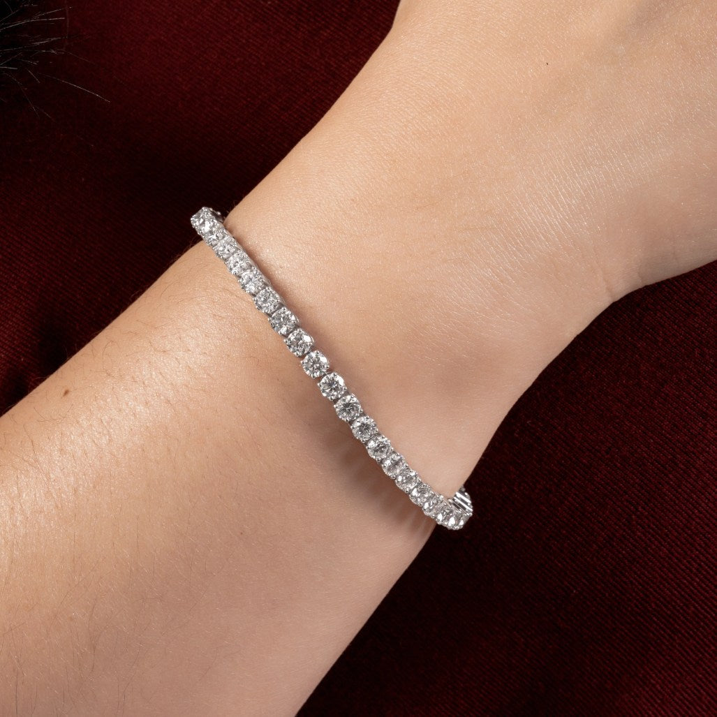 Tennis Bracelet vs Diamond Bracelet: Mana yang Paling Pas untuk Melengkapi Gayamu?