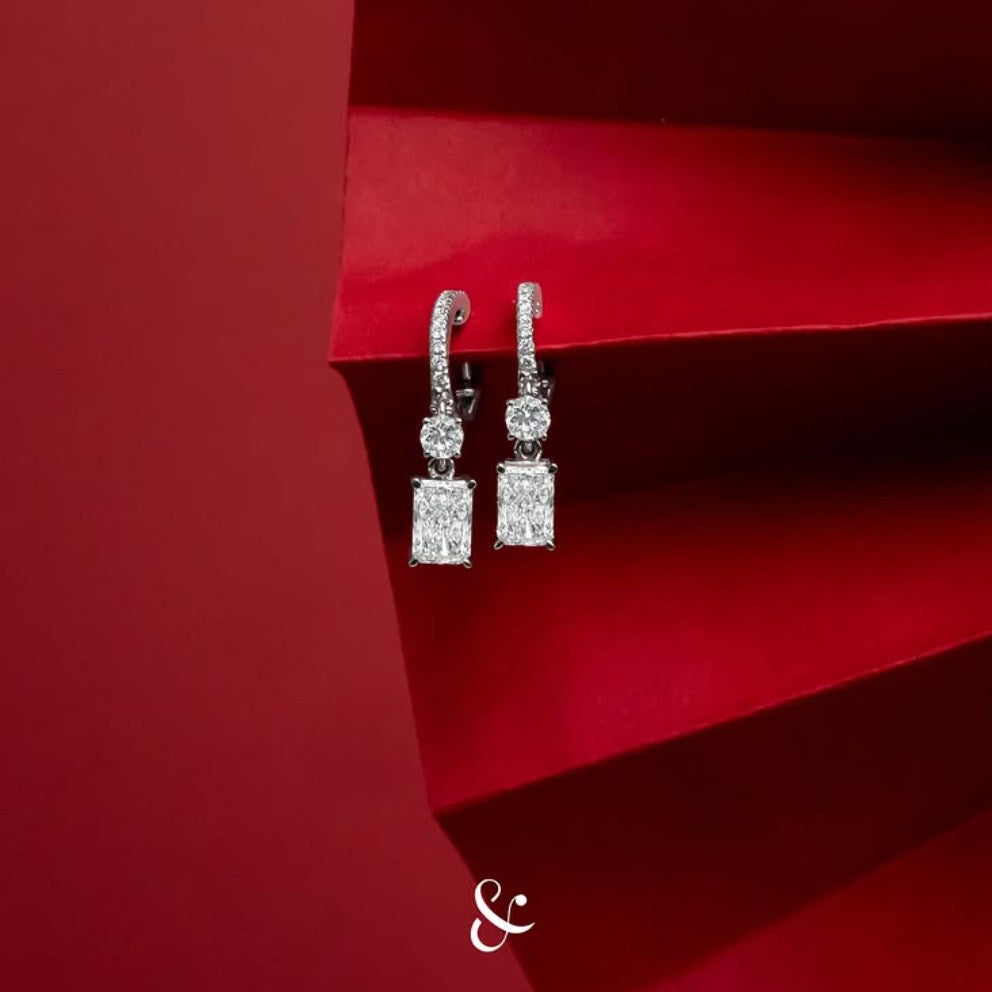 Anting Berlian Mewah untuk Imlek 2026: Radiant Diamond Dangling Earrings yang Penuh Kilau Keberuntungan