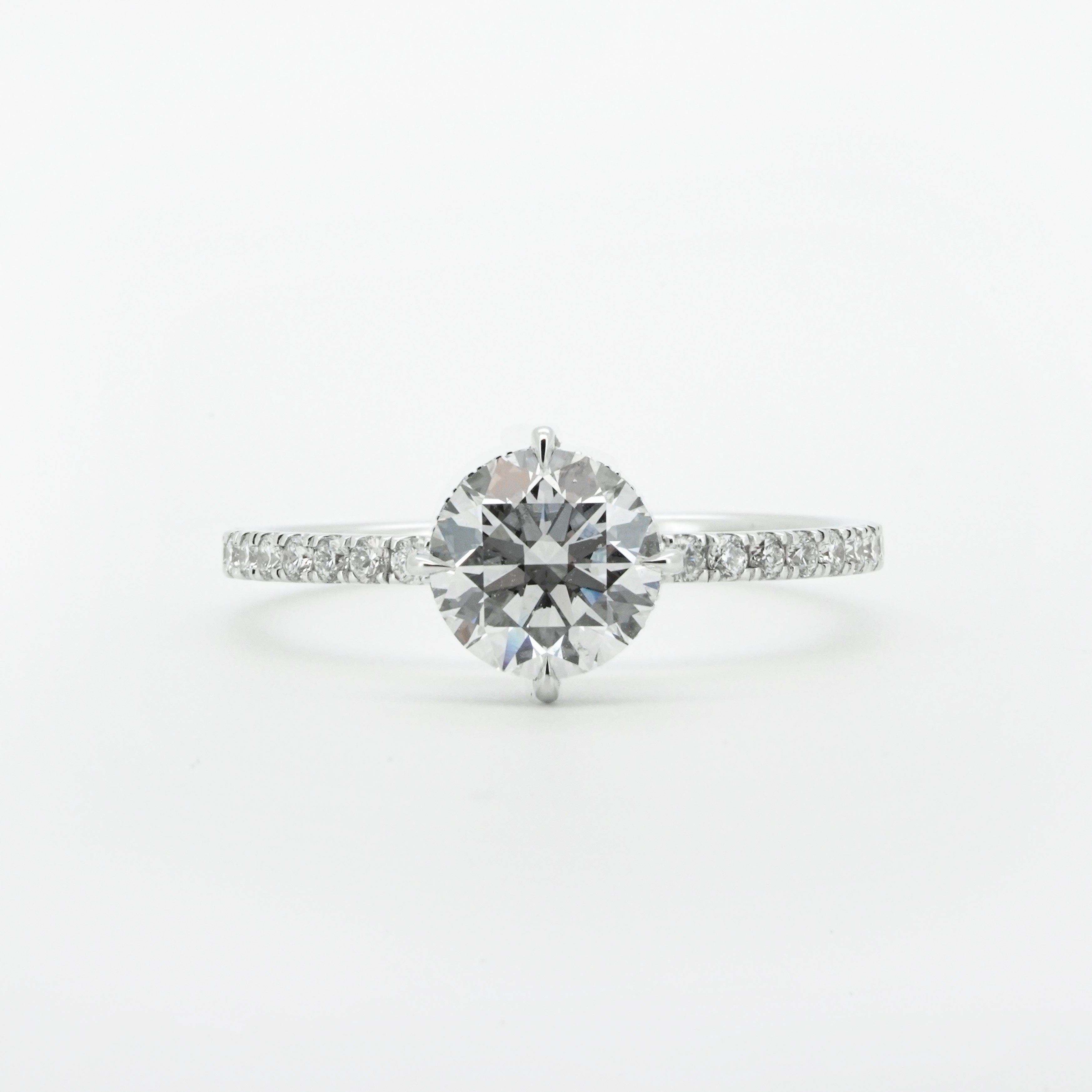Round Diamond with 4 prong and Pave Diamond | Sol et Terre