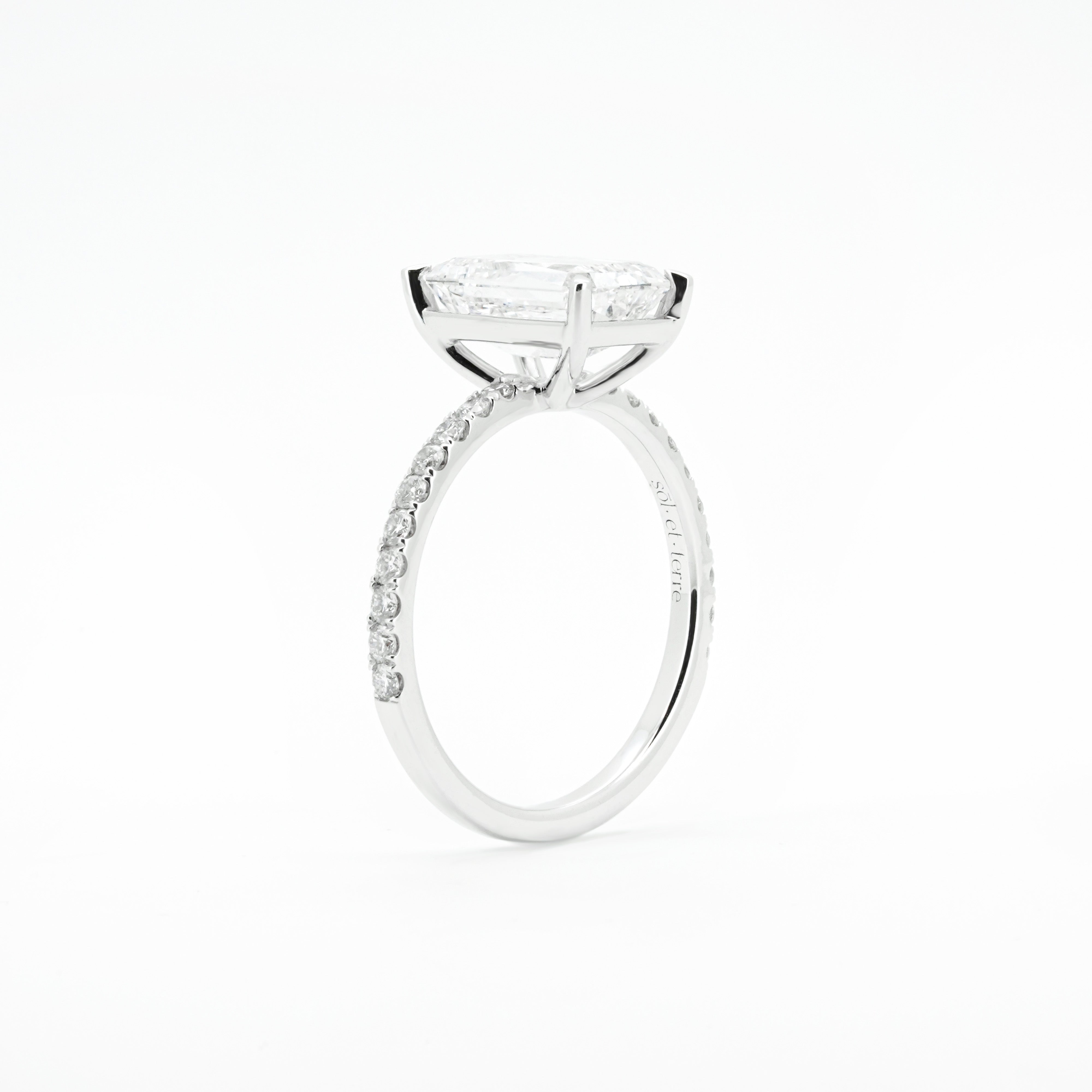 Criss Cut Diamond Ring with Pave Band | Sol et Terre