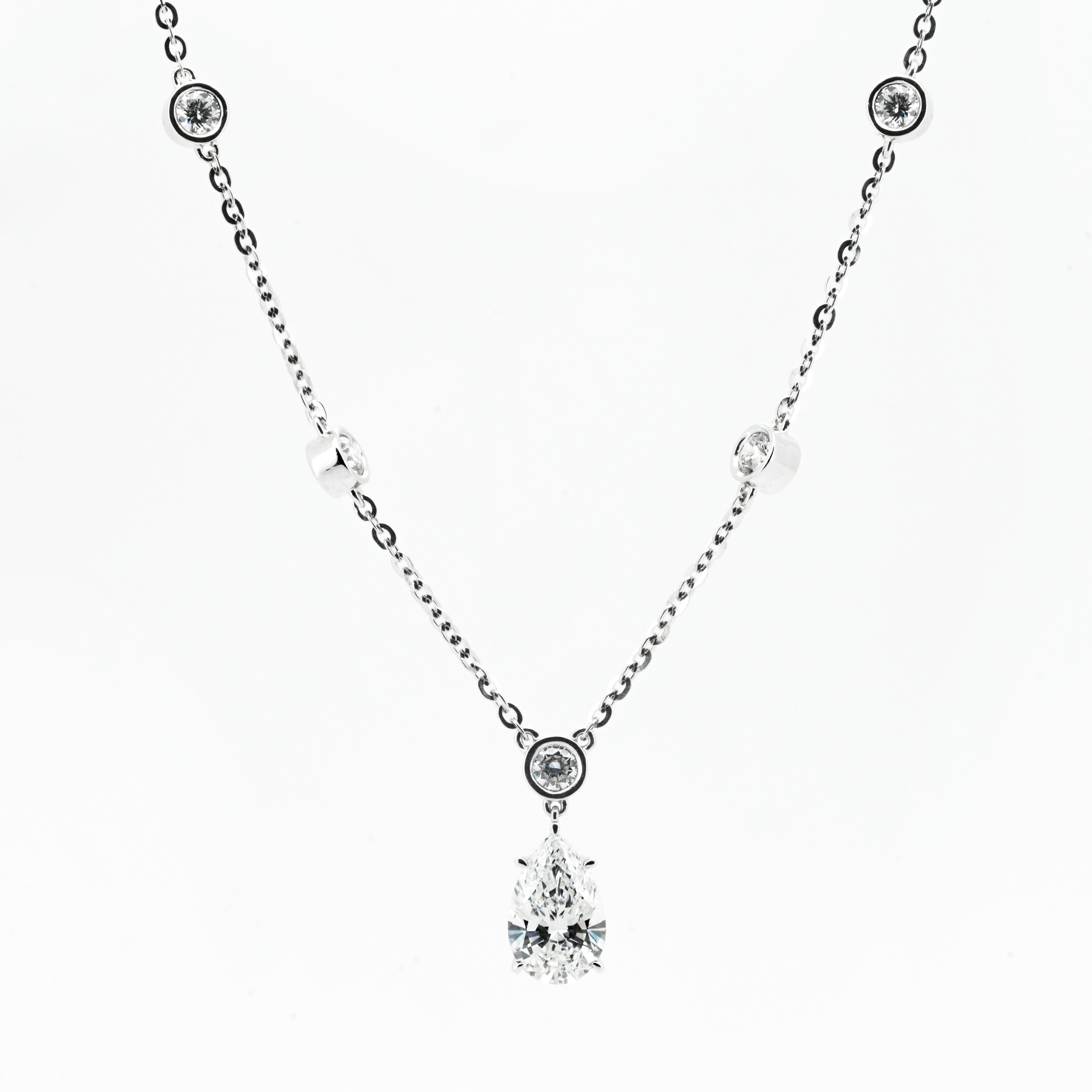 Dotted Necklace with Pear Diamonds | Sol et Terre