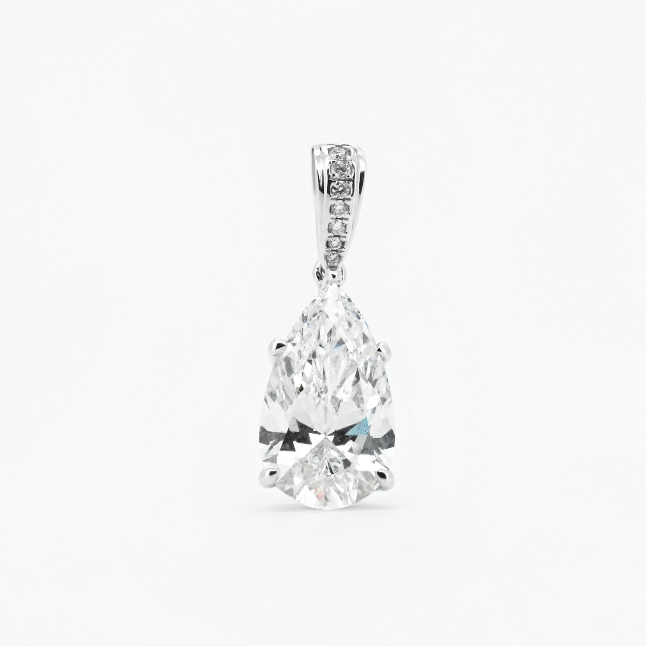 Classic Pear Diamond Pendant | Sol et Terre