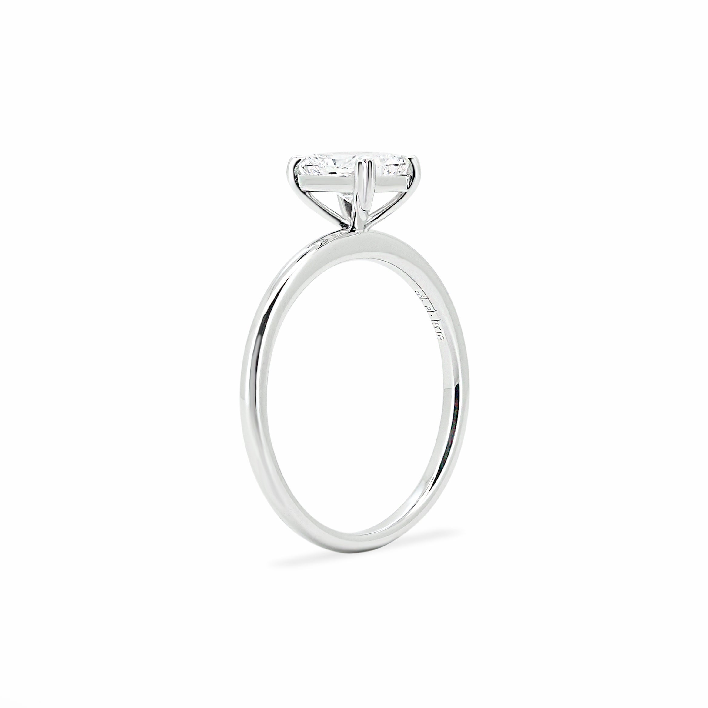 Radiant Diamond Ring with Double Claw Prong | Sol et Terre