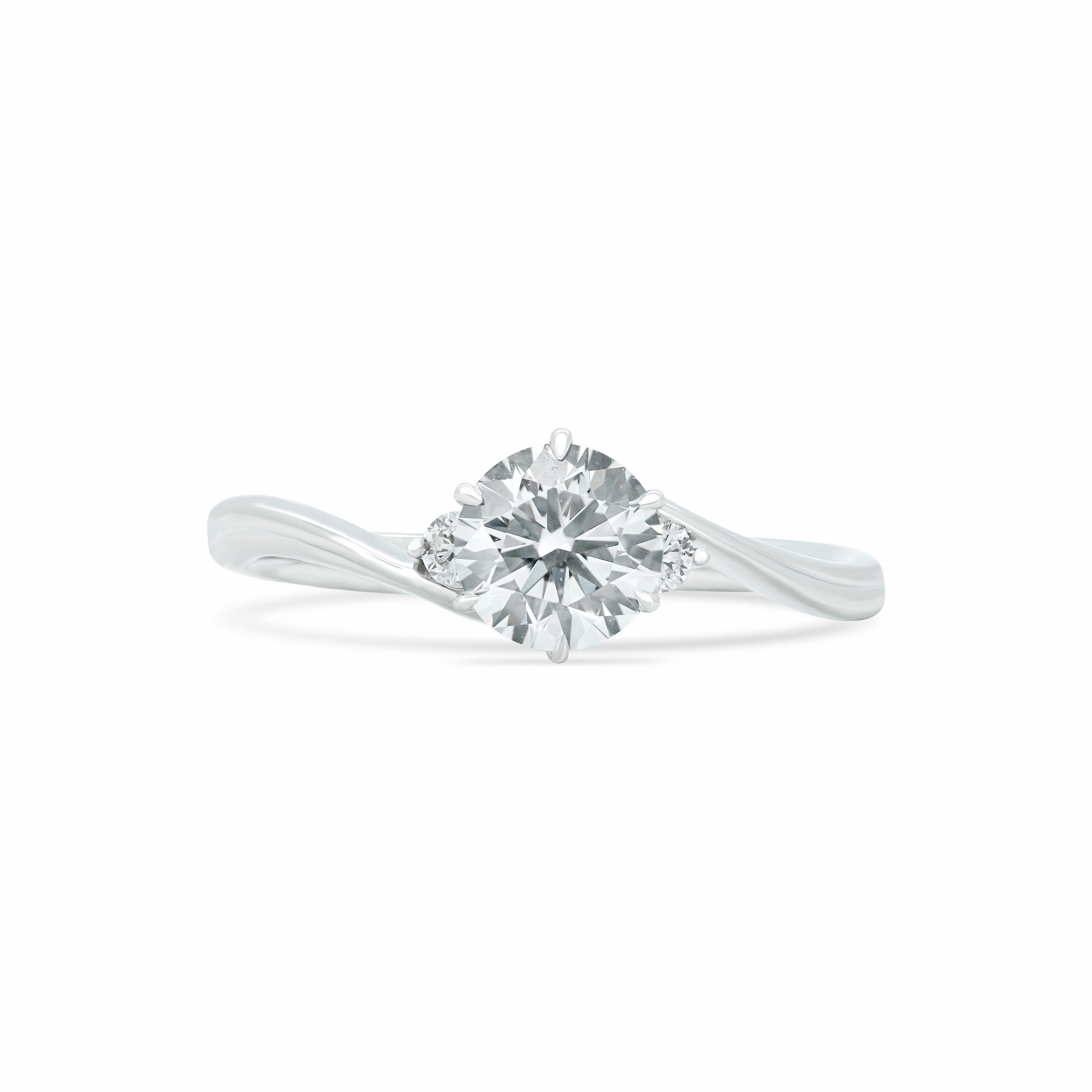 Diamond Ring with Twisted Band and Side Diamonds | Sol et Terre