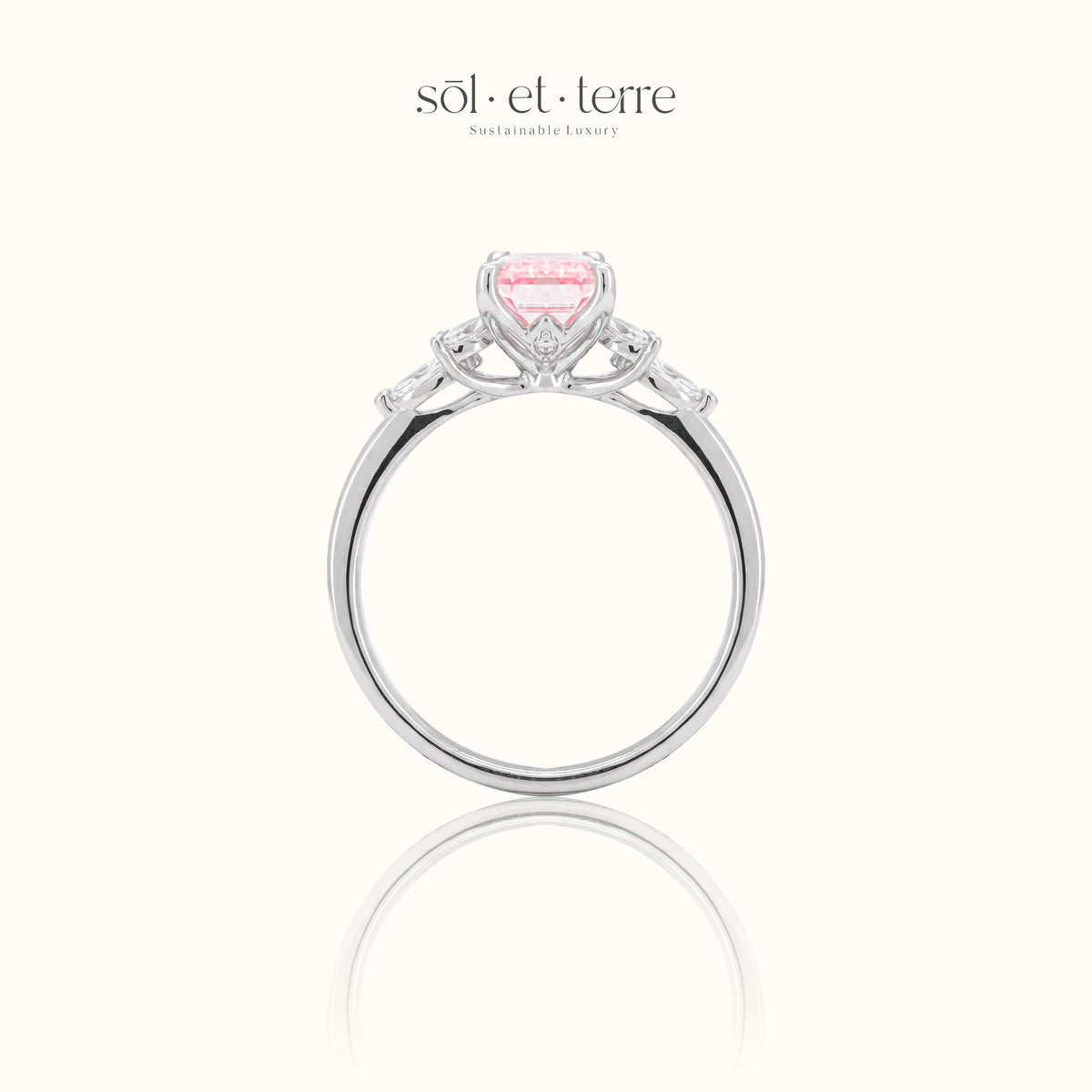 Emerald Diamond with winged side Diamonds | Sol et Terre