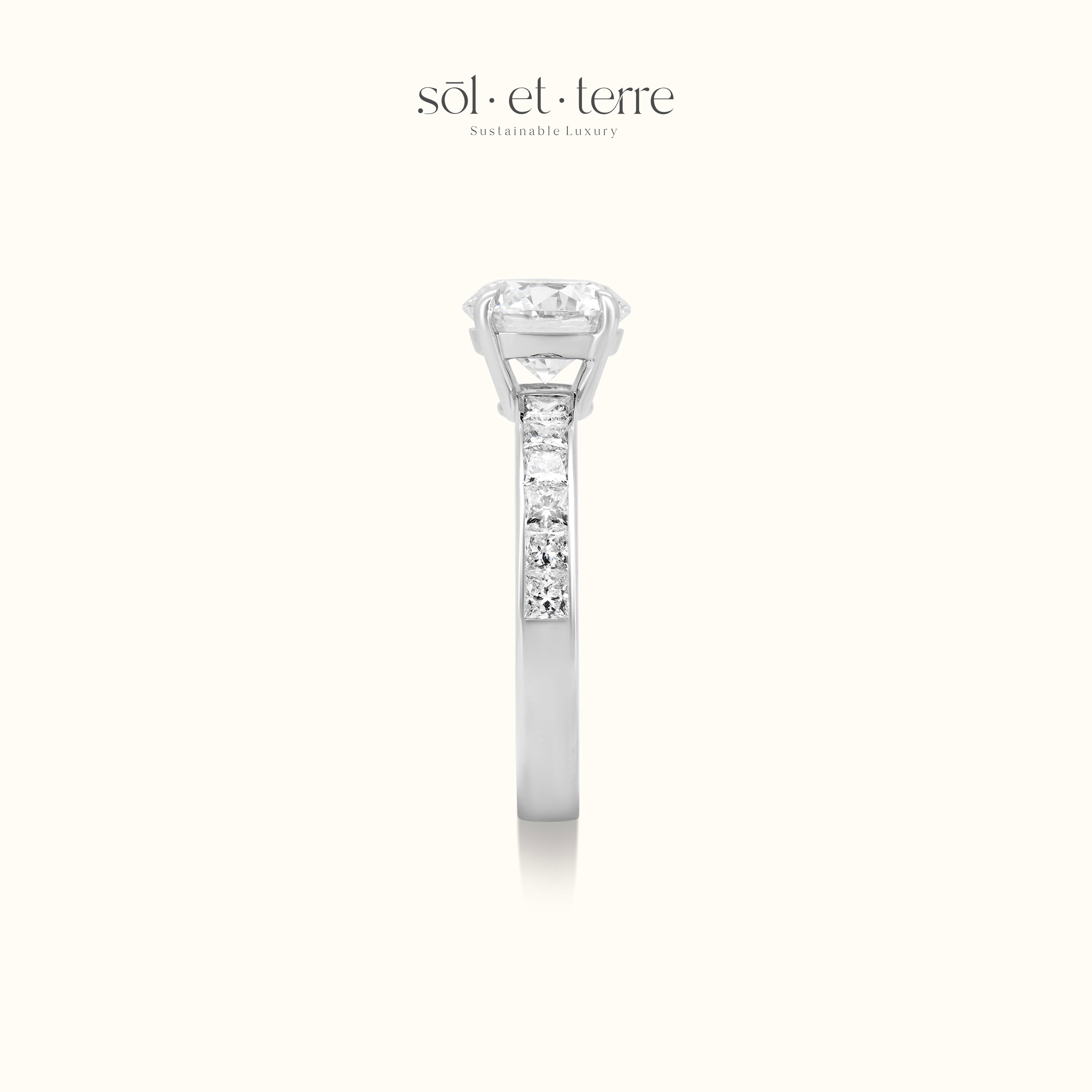 Round cut diamond with Princess pave | Sol et Terre