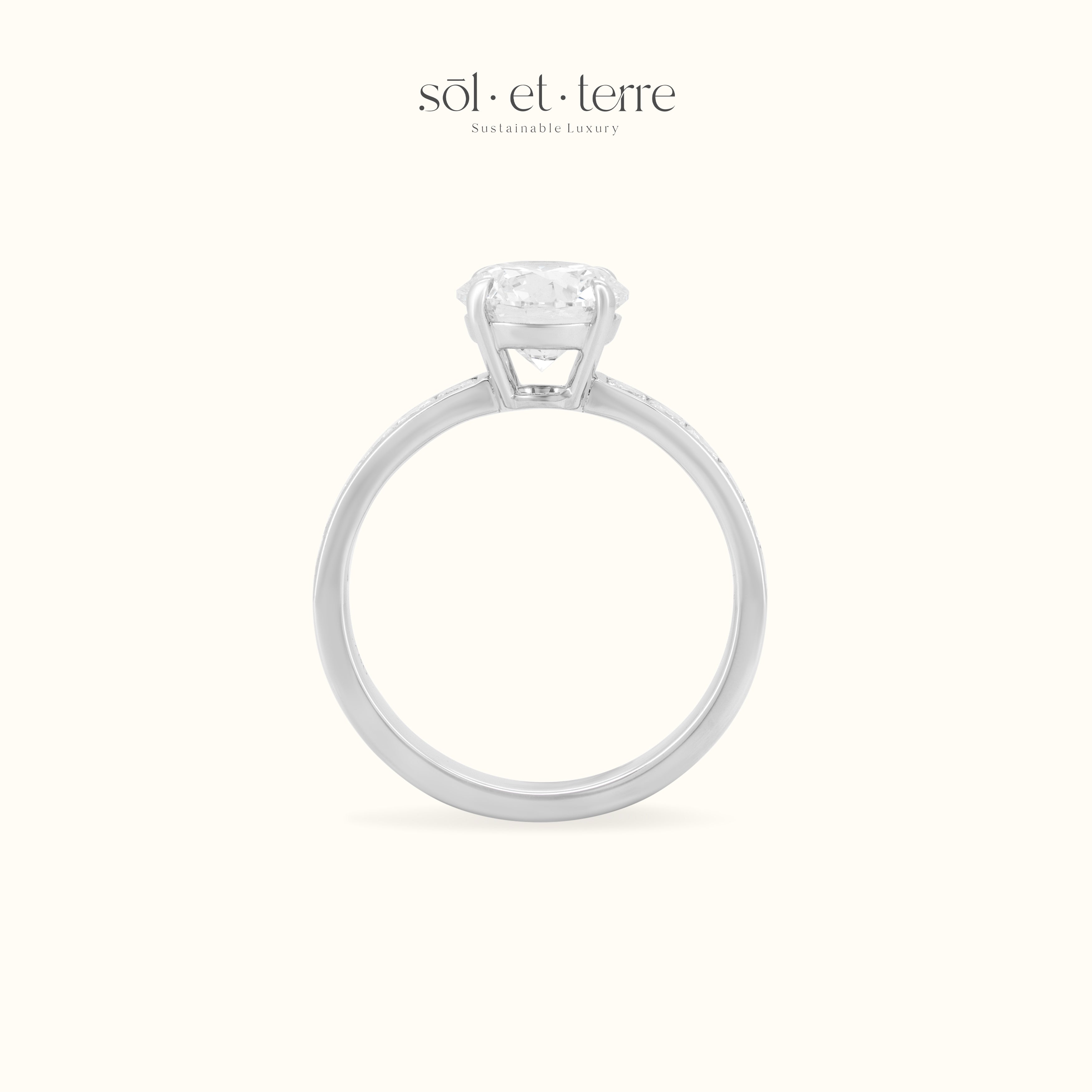 Round cut diamond with Princess pave | Sol et Terre