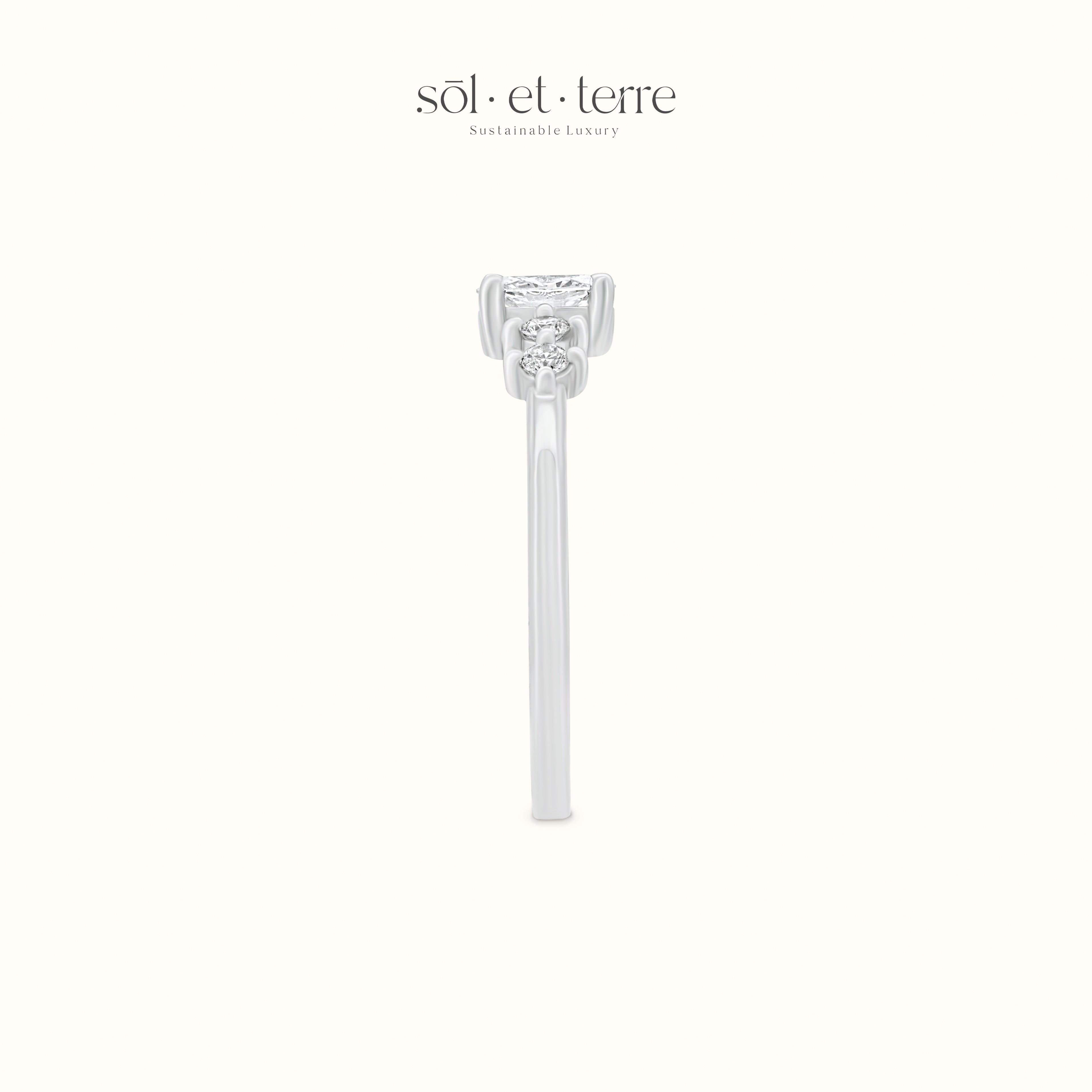 Petite Oval Dotted Band | Sol et Terre