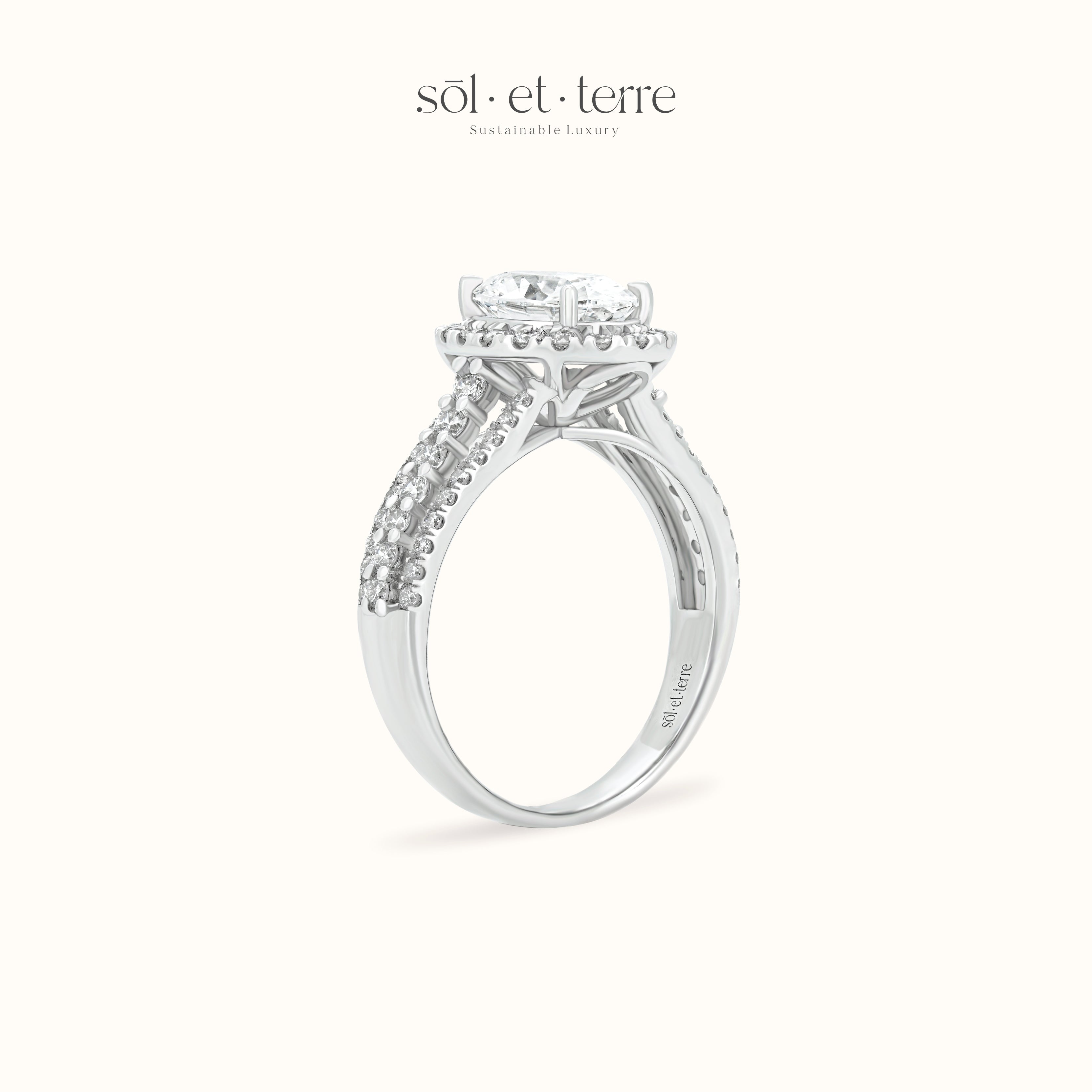 True Oval Engagement Ring | Sol et Terre