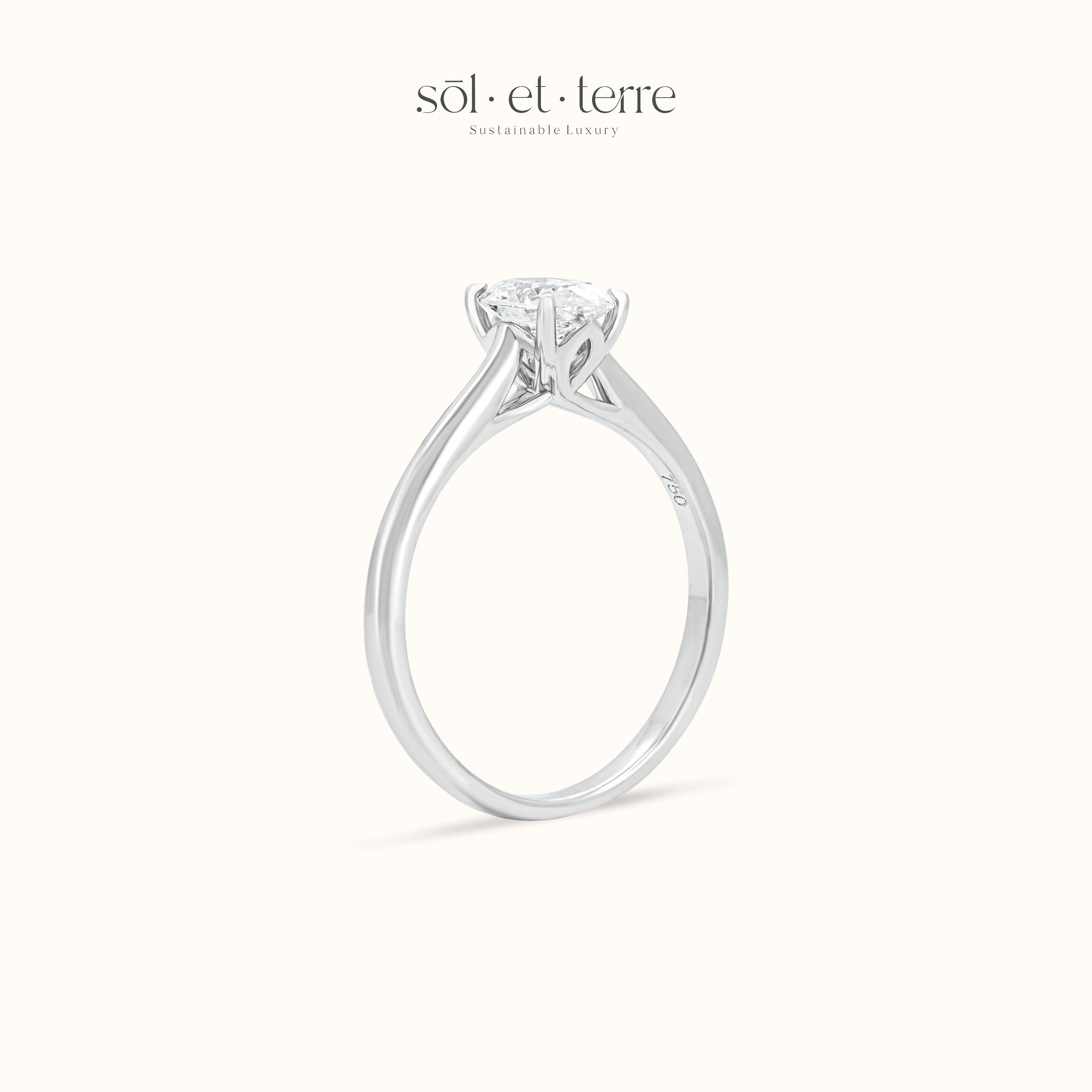 Oval Diamond Ring with Petal Prong | Sol et Terre