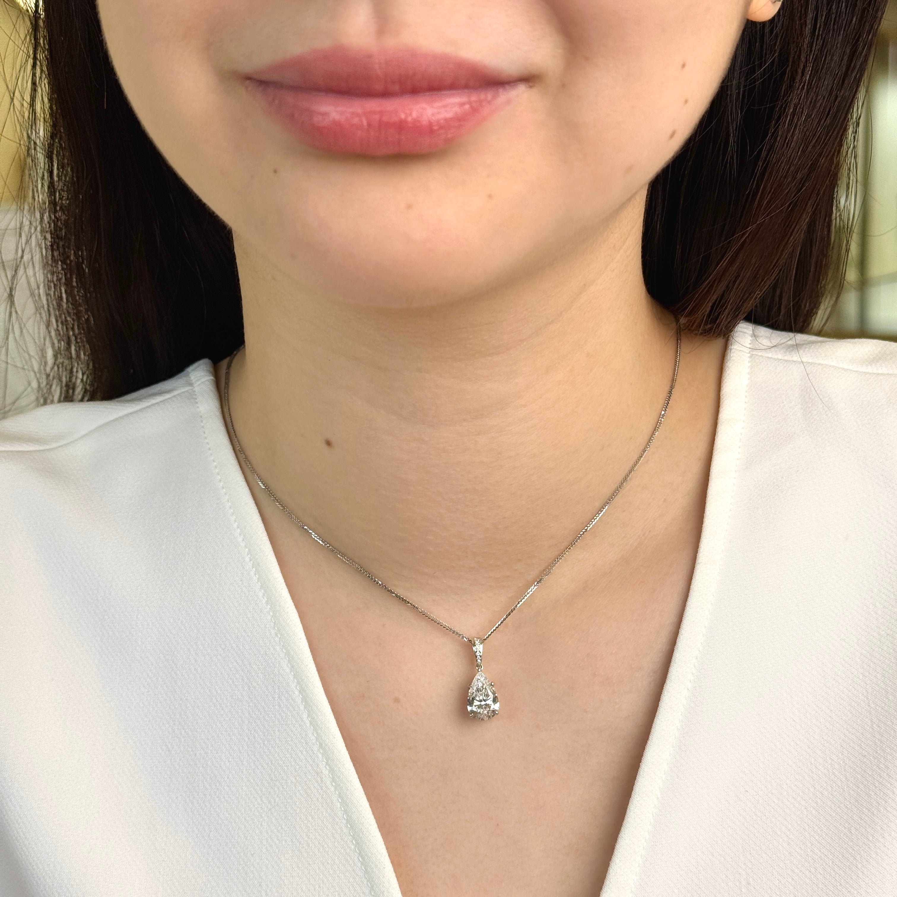 Classic Pear Diamond Pendant | Sol et Terre